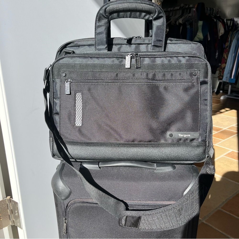 Targus Briefcase 15.6" Revolution Checkpoint-Friendly Briefcase